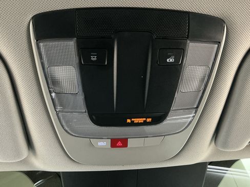 Used 2025 Kia Sorento S image 17