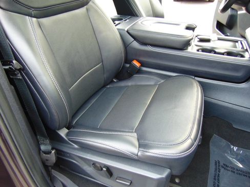 Used 2025 Ford Expedition Platinum w/ Driver's Package AWD/4WD image 16