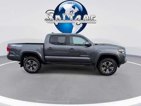 Used 2016 Toyota Tacoma TRD Sport image 10