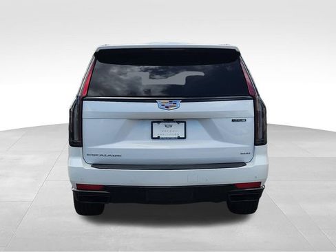 Used 2023 Cadillac Escalade Sport Platinum w/ Heavy-Duty Trailer Package AWD/4WD image 4