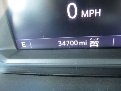 Used 2022 GMC Sierra 3500 SLE w/ SLE Value Package image 31