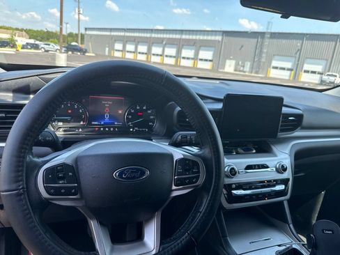 Used 2021 Ford Explorer XLT RWD image 24