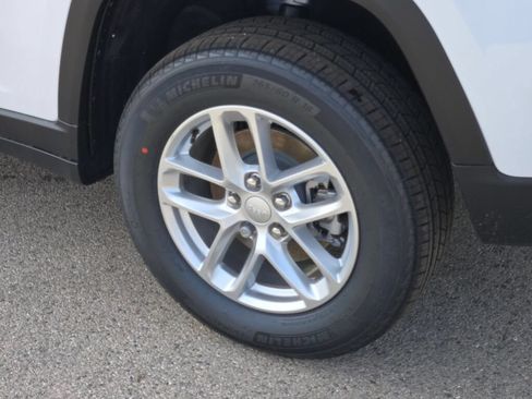 New 2026 Jeep Grand Cherokee Laredo AWD/4WD image 15