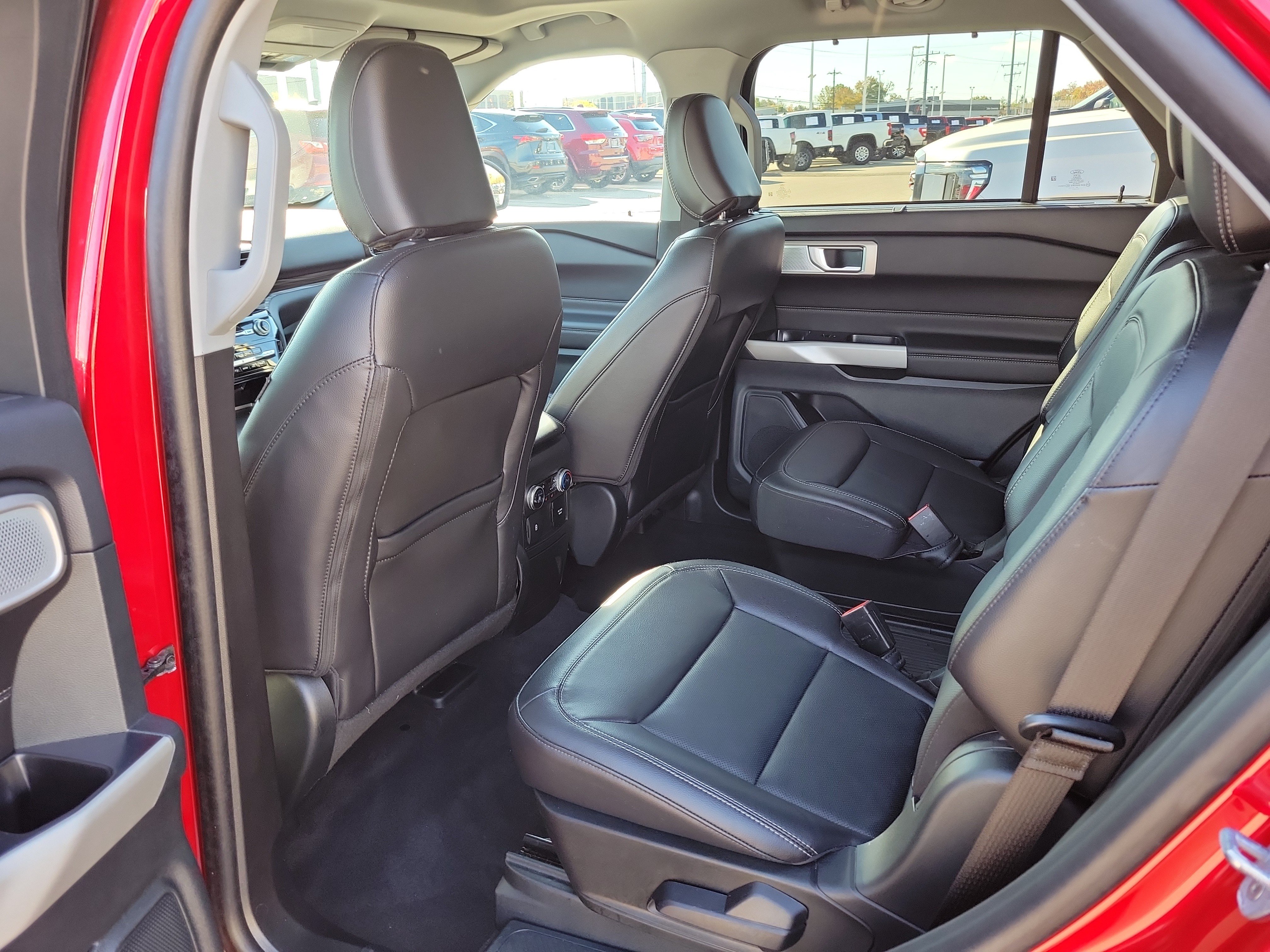 Used 2023 Ford Explorer Limited w/ Limited Technology Package AWD/4WD image 13