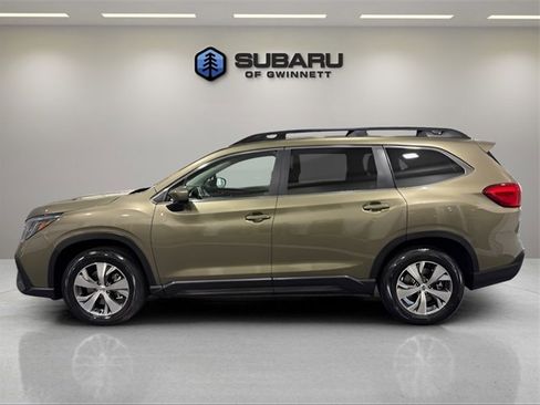 Used 2024 Subaru Ascent Premium w/ Convenience Package image 2