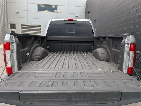 Used 2017 Ford F250 Lariat w/ Lariat Ultimate Package AWD/4WD image 28
