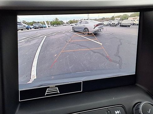 Used 2023 GMC Acadia SLE w/ Driver Convenience Package image 14