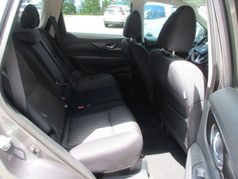 Used 2018 Nissan Rogue SV FWD image 17