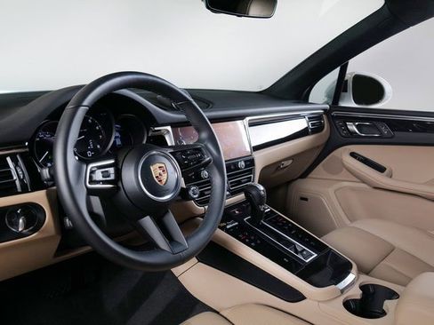 Certified 2026 Porsche Macan AWD/4WD image 4