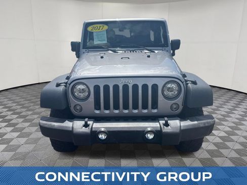 Used 2017 Jeep Wrangler Unlimited Rubicon w/ Connectivity Group AWD/4WD image 8