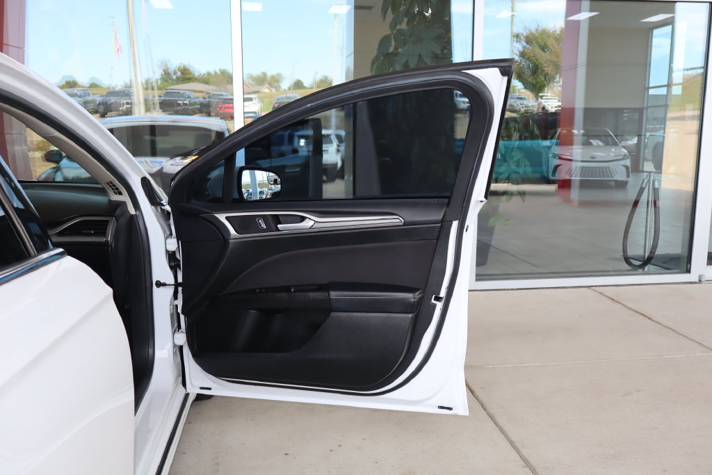 Used 2017 Ford Fusion SE w/ Fusion SE Technology Package FWD image 37