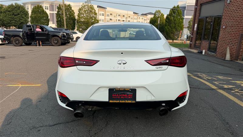 Used 2018 INFINITI Q60 2.0t w/ Moonroof Package RWD image 3