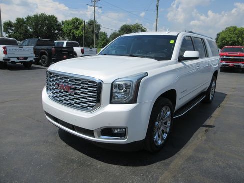Certified 2019 GMC Yukon XL Denali w/ Open Road Package AWD/4WD image 11