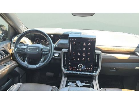 Used 2025 GMC Yukon Denali Ultimate AWD/4WD image 16