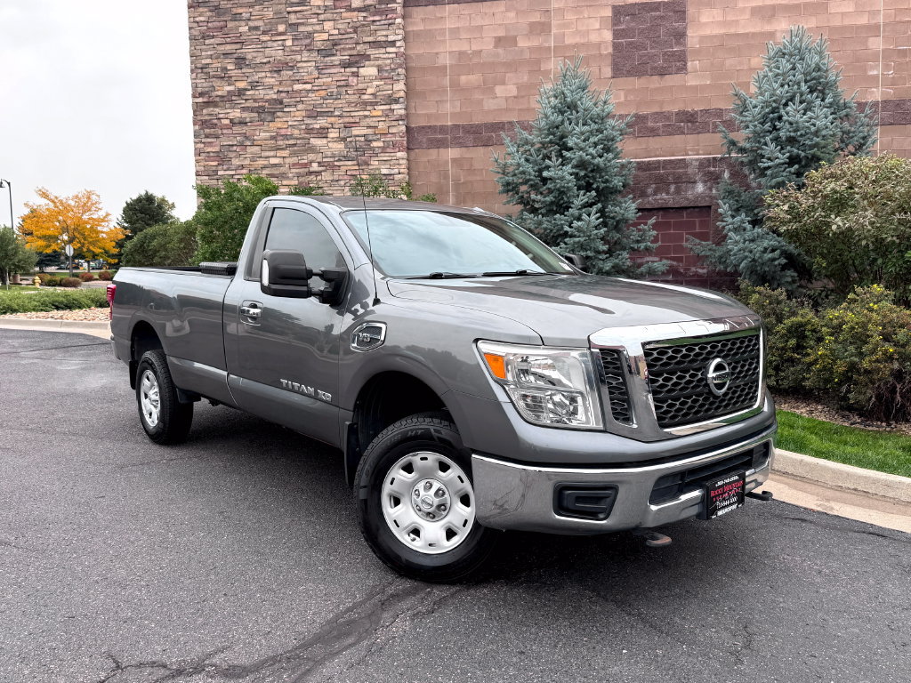 Used 2017 Nissan Titan SV RWD image 2