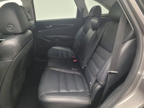 Used 2019 Kia Sorento SX image 18