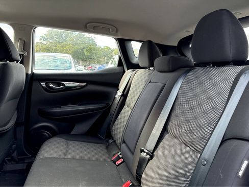 Used 2022 Nissan Rogue Sport SV image 17