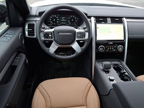 New 2026 Land Rover Discovery Limited Edition image 9