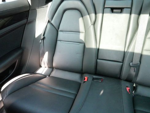 Used 2018 Porsche Panamera 4 image 12