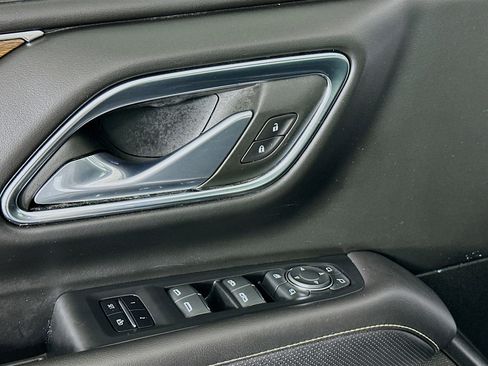 Used 2023 Chevrolet Suburban Premier image 15