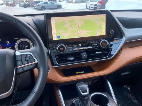 Used 2023 Toyota Highlander Platinum image 7