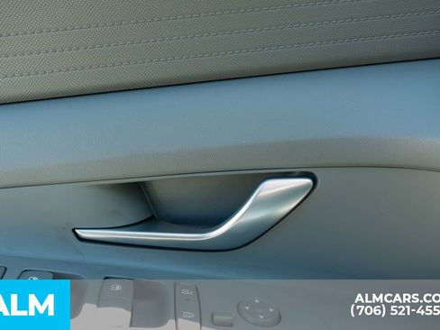 Used 2025 Hyundai Elantra SE image 21