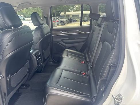 Used 2023 Jeep Grand Cherokee Limited AWD/4WD image 10