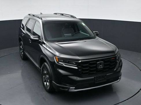 Used 2025 Honda Pilot TrailSport image 36