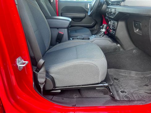 Used 2025 Jeep Wrangler Willys image 16