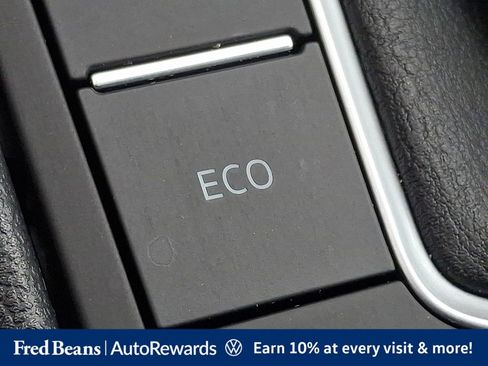 Used 2025 Volkswagen Jetta SE w/ Sunroof Package FWD image 27