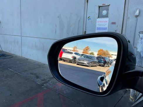 Used 2025 Chevrolet Trax LT image 18