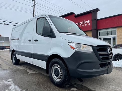 Used 2022 Mercedes-Benz Sprinter 1500 image 2