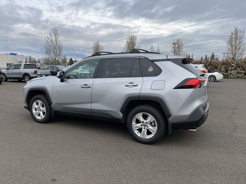 Used 2021 Toyota RAV4 XLE w/ Convenience Package image 6