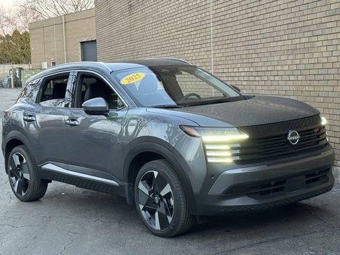 Used 2025 Nissan Kicks SR image 3