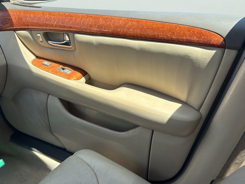 Used 2004 Lexus LS 430 w/ Modern Luxury Pkg RWD image 17