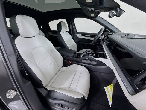 New 2026 Porsche Cayenne Coupe image 30