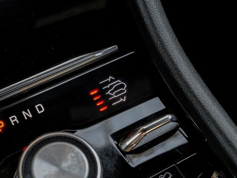 Used 2022 Jeep Grand Cherokee Overland w/ Luxury Tech Group IV image 37