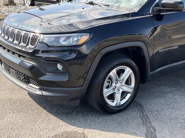 Used 2024 Jeep Compass Latitude AWD/4WD image 11