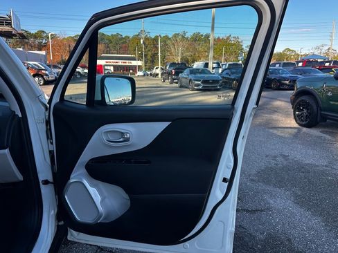 Used 2021 Jeep Renegade Latitude image 33