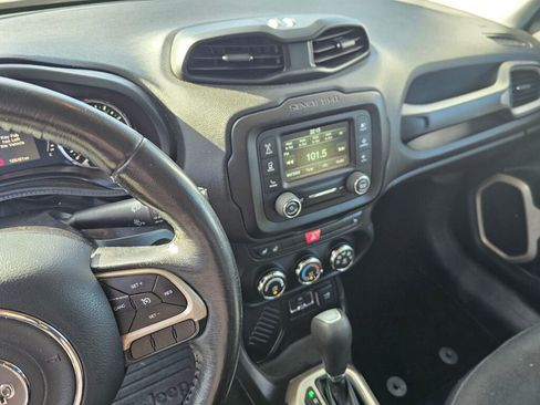 Used 2016 Jeep Renegade Latitude w/ Cold Weather Group image 29