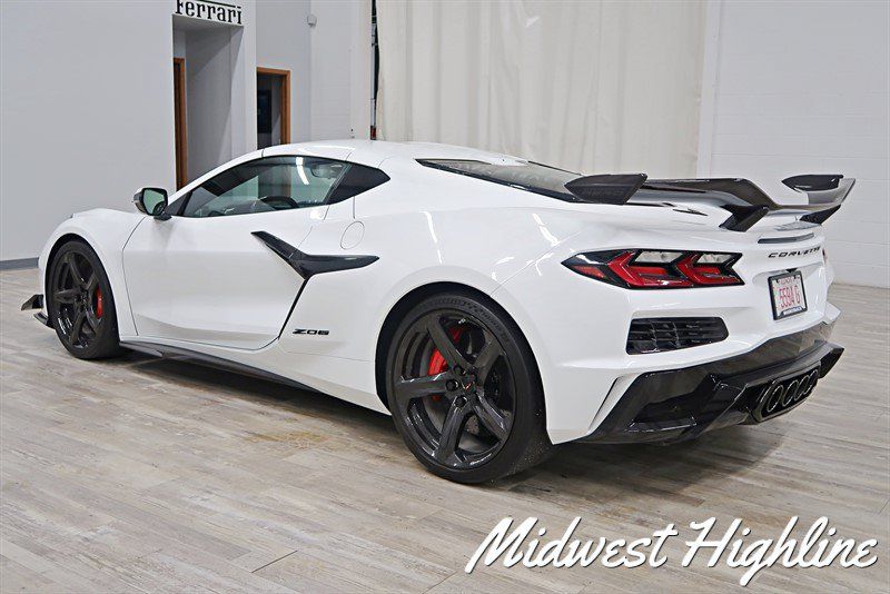 Used 2024 Chevrolet Corvette Z06 w/ Z07 Performance Package RWD image 11