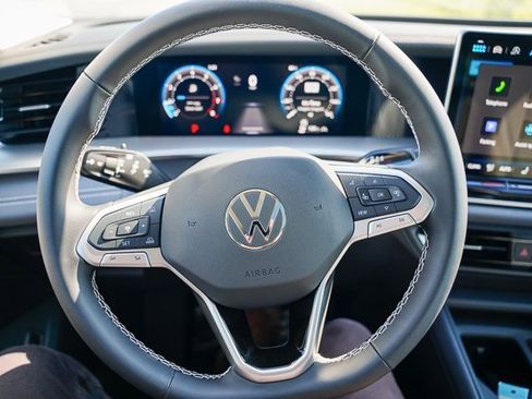 New 2025 Volkswagen Tiguan SE image 13