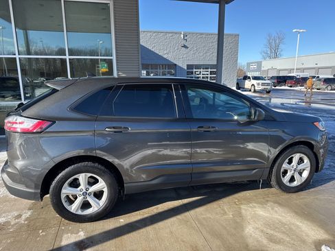 Certified 2020 Ford Edge SE image 9