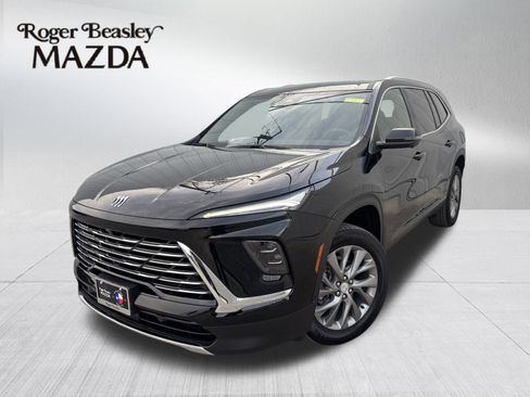 Used 2025 Buick Enclave Preferred image 1