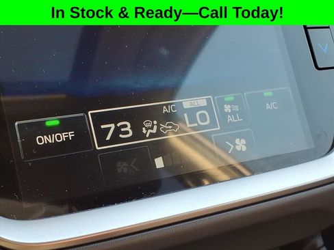 Used 2025 Subaru Crosstrek 2.0i Premium image 12