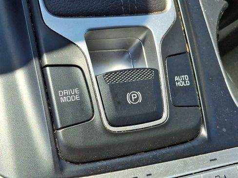 Used 2024 Kia Carnival LX FWD image 21