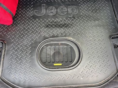 Used 2016 Jeep Wrangler Unlimited Rubicon image 10