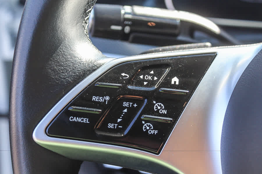 Used 2025 Mercedes-Benz C 300 Sedan image 29
