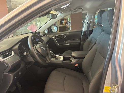 Used 2022 Toyota RAV4 LE AWD/4WD image 12