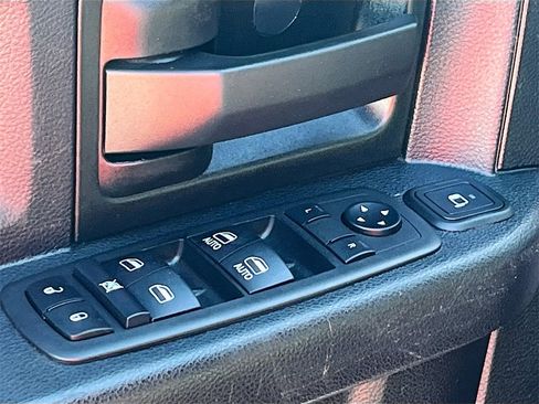 Used 2024 RAM 2500 Tradesman w/ Chrome Appearance Group image 18